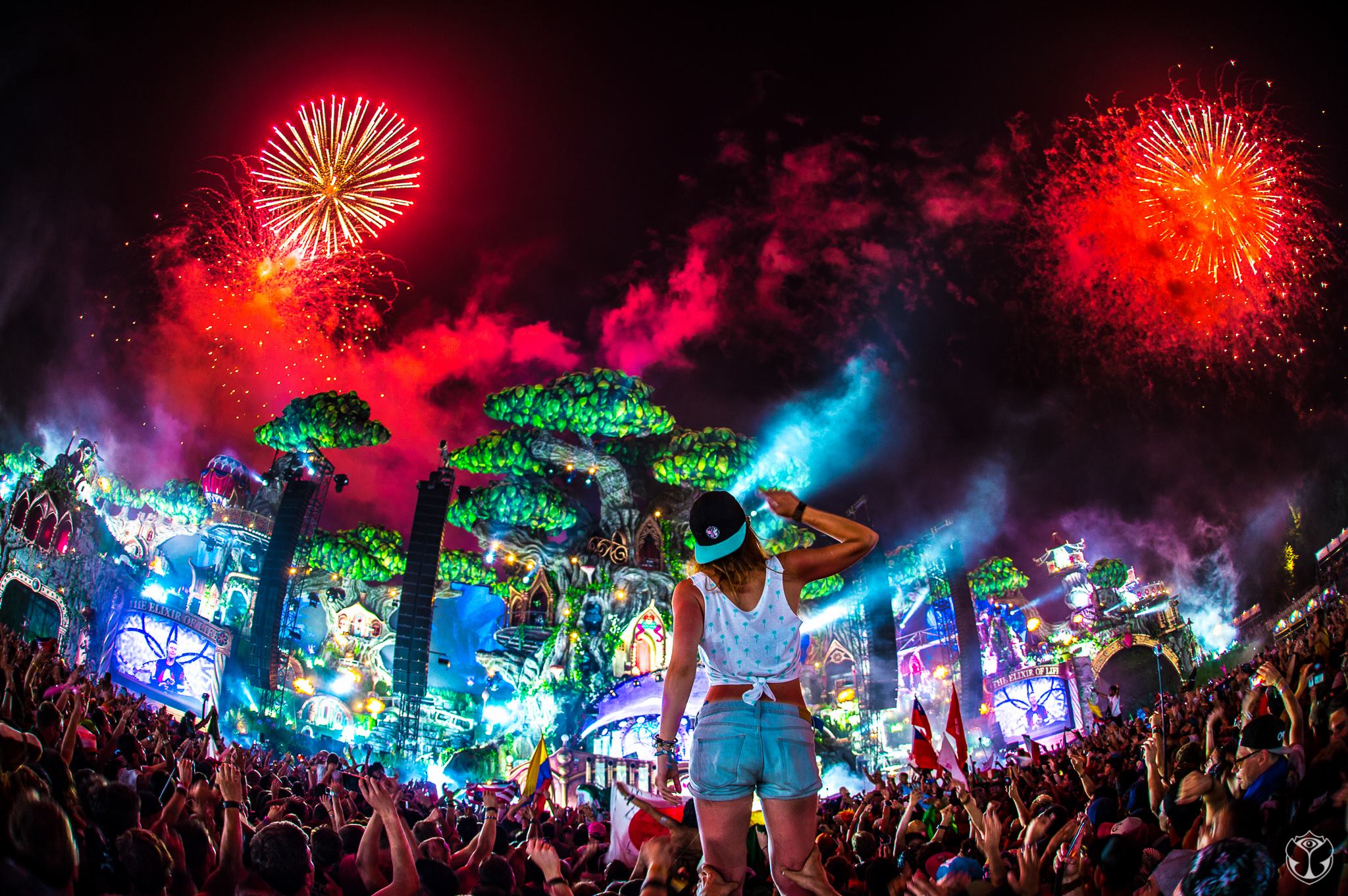 Experience Tomorrowland 2016 With This Epic Aftermovie - Run The Trap