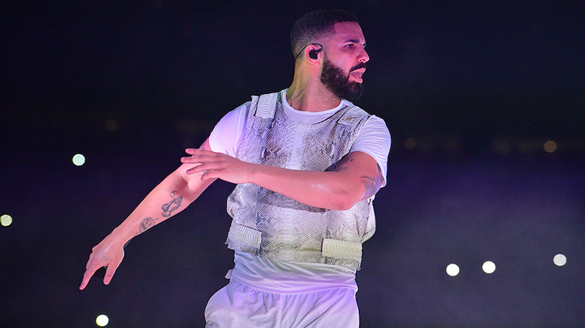 Drake Gets Booed Off Stage at Camp Flog Gnaw by Fans Expecting Frank ...
